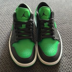 AIR JORDAN 1 LOW (BRAND NEW IN BOX)